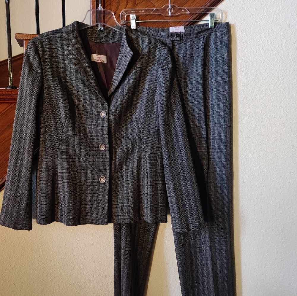 Margon 2pc Made In Italy Striped Gray Pant Suit Size 12